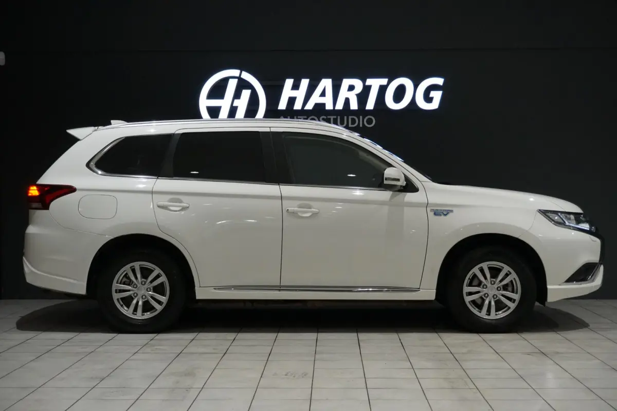 2.4 PHEV Pure + TREKHAAK / CARPLAY / CAMERA / STOELVERWARMING /