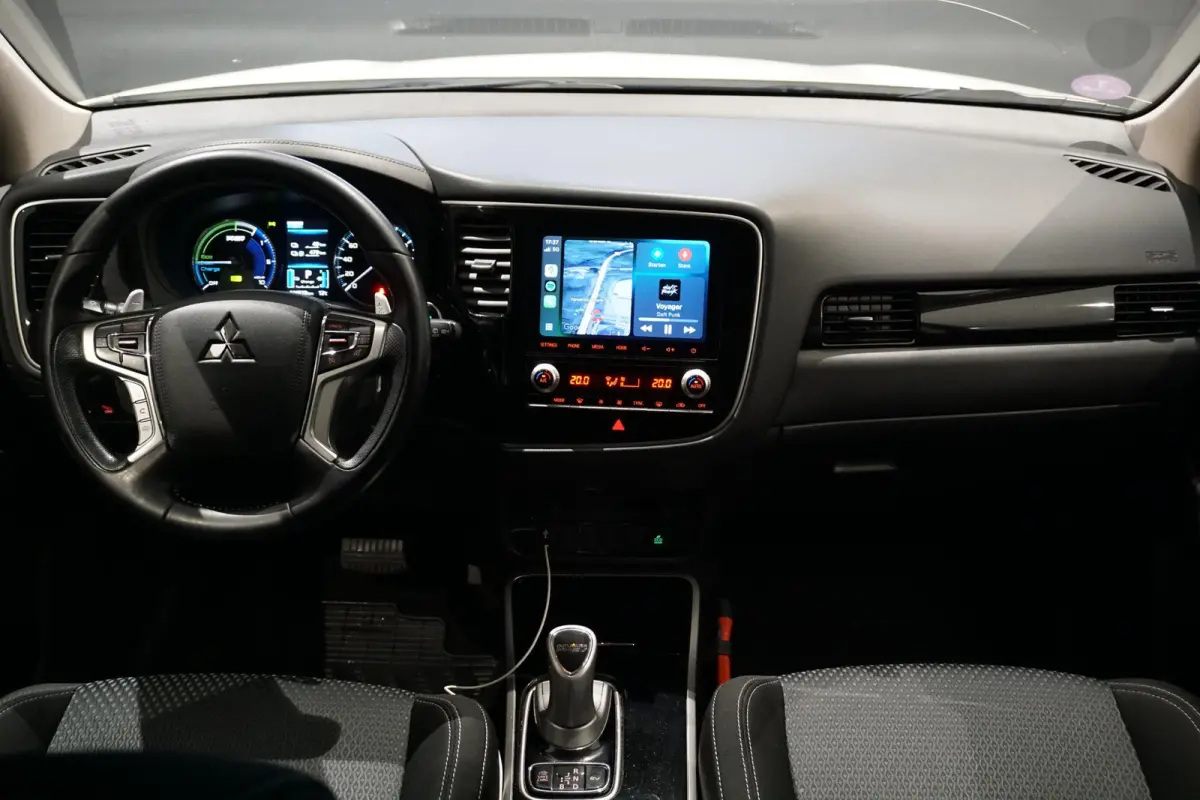 2.4 PHEV Pure + TREKHAAK / CARPLAY / CAMERA / STOELVERWARMING /