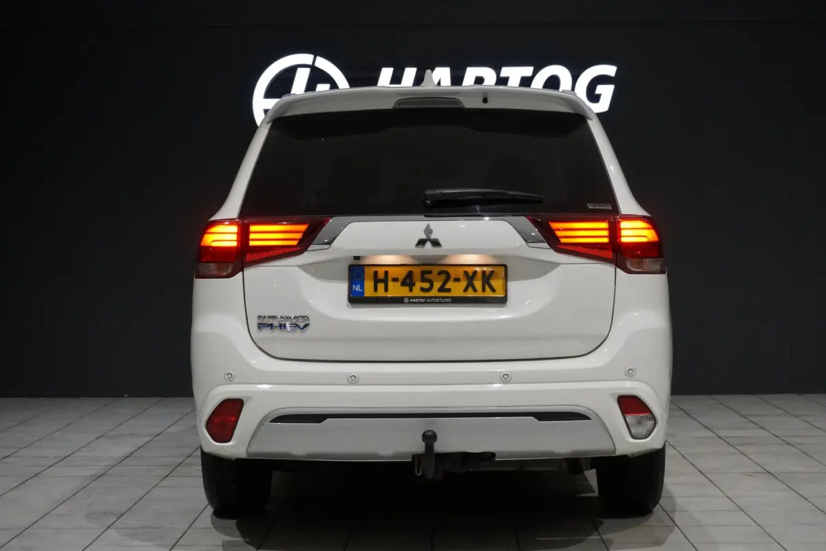2.4 PHEV Pure + TREKHAAK / CARPLAY / CAMERA / STOELVERWARMING /