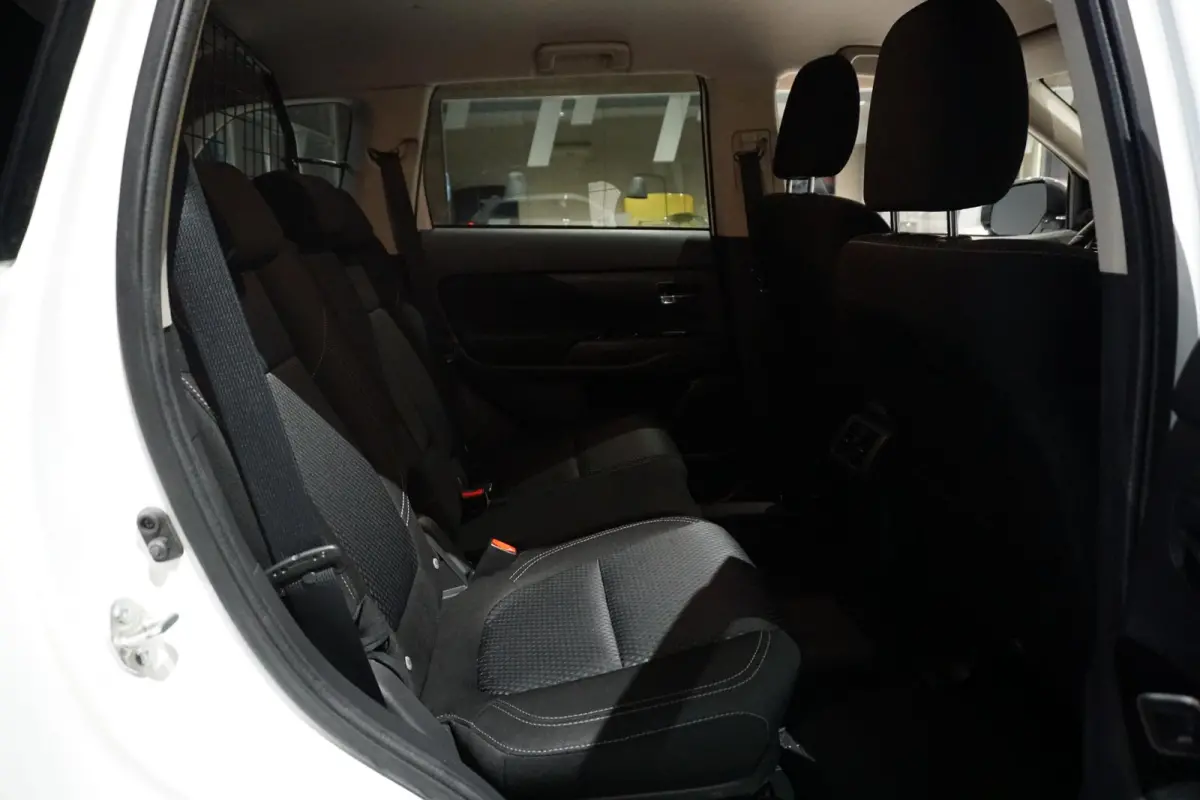 2.4 PHEV Pure + TREKHAAK / CARPLAY / CAMERA / STOELVERWARMING /