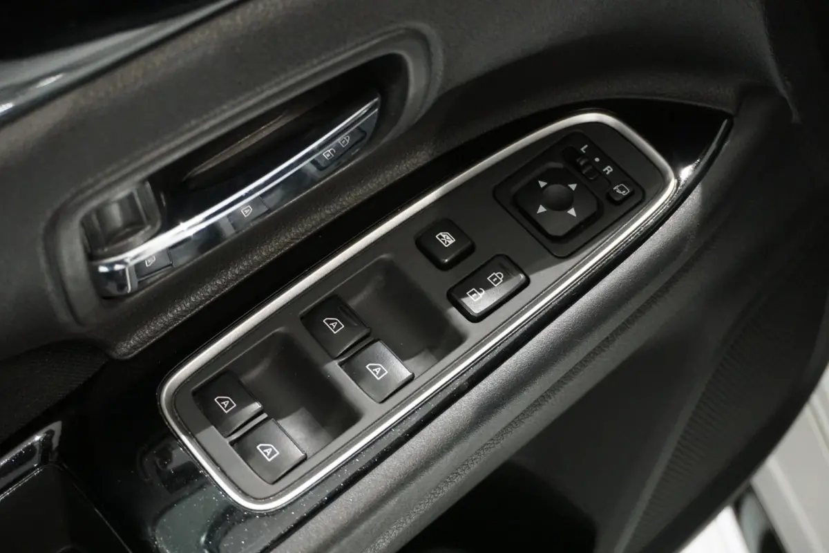 2.4 PHEV Pure + TREKHAAK / CARPLAY / CAMERA / STOELVERWARMING /