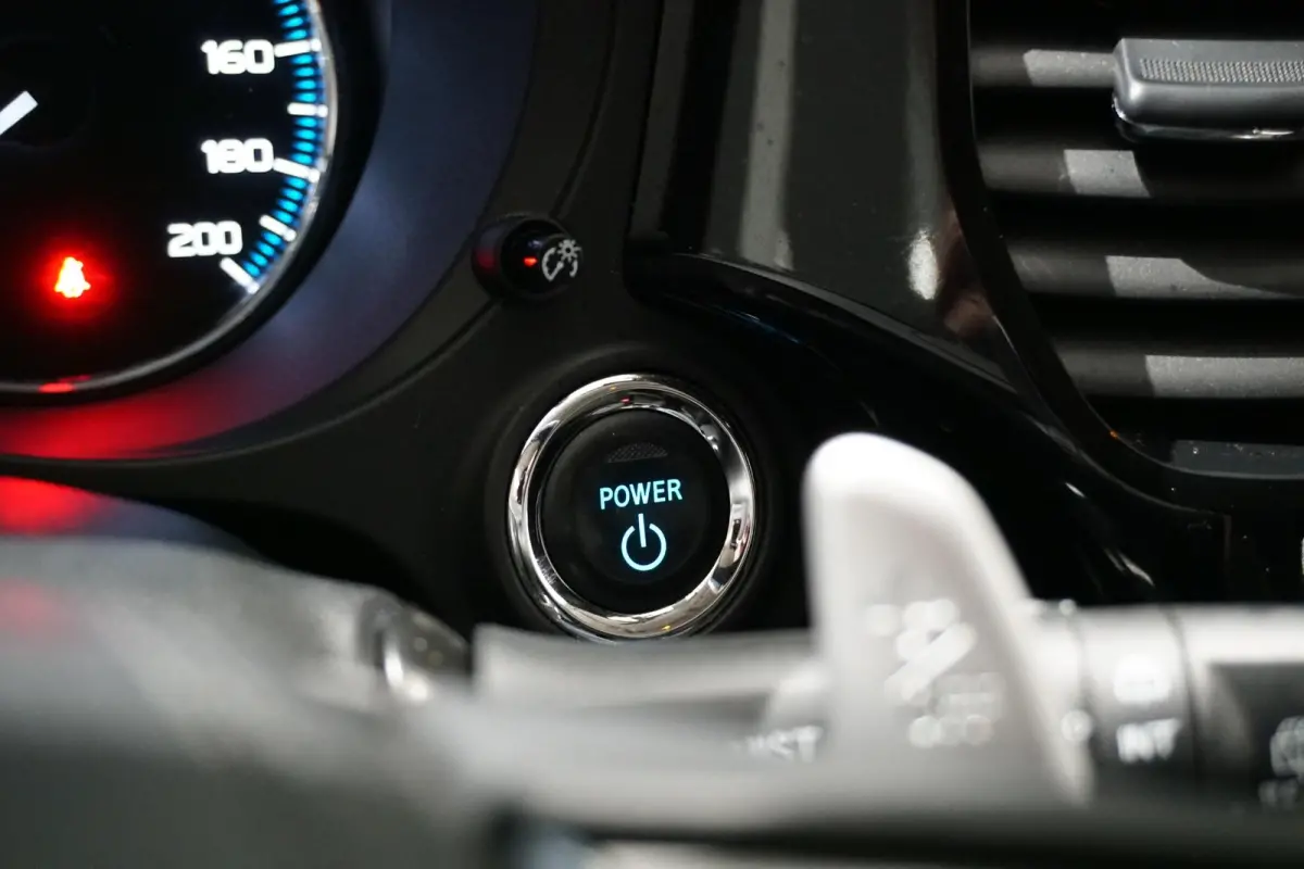 2.4 PHEV Pure + TREKHAAK / CARPLAY / CAMERA / STOELVERWARMING /