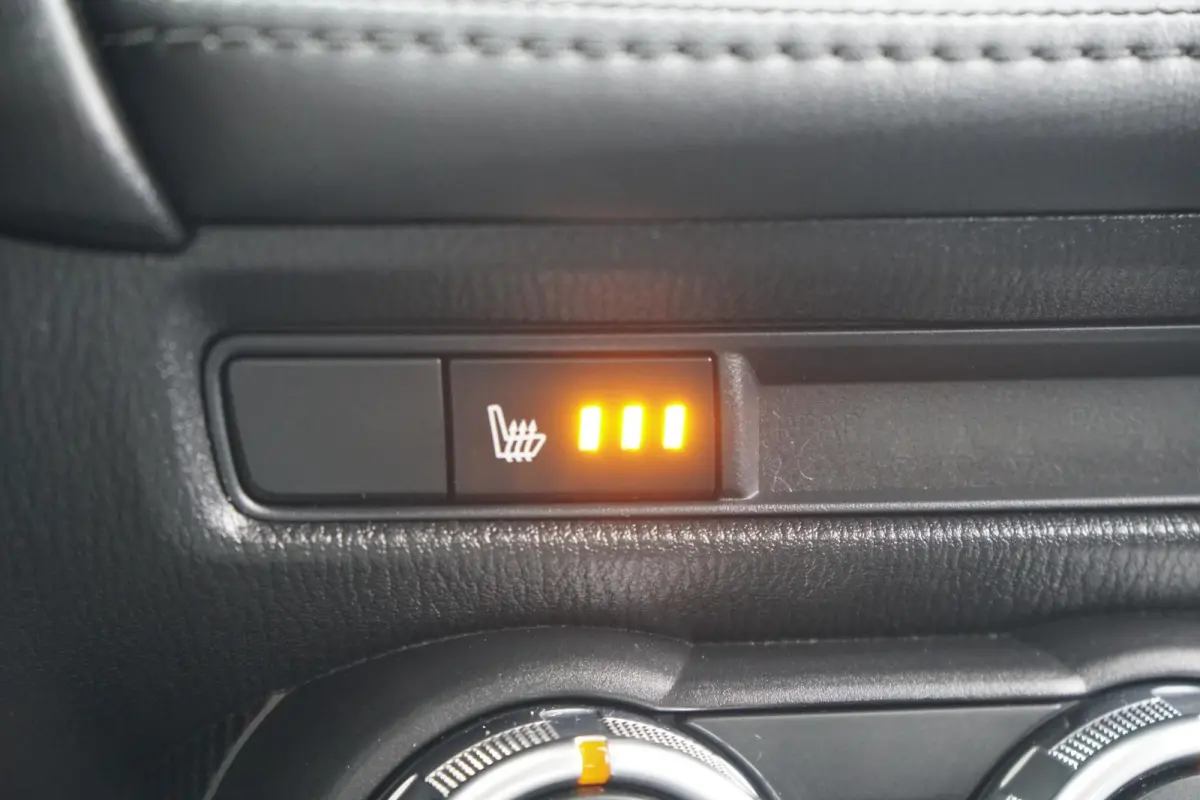 2.0 SkyActiv-G 120 S + LED / NAVIGATIE / SENSOREN / STOELVERWARMING