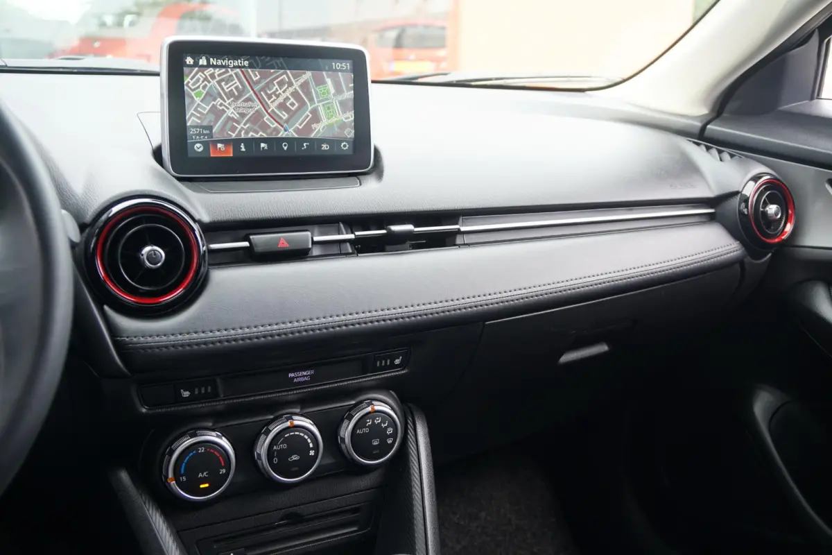2.0 SkyActiv-G 120 S + LED / NAVIGATIE / SENSOREN / STOELVERWARMING