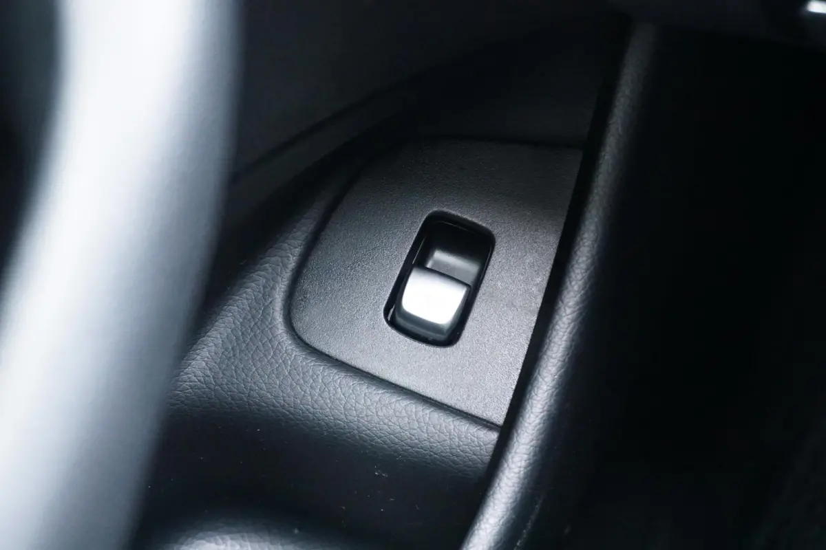 200 Premium *INCL. BTW* + CARPLAY / CAMERA / STOELVERWARMING