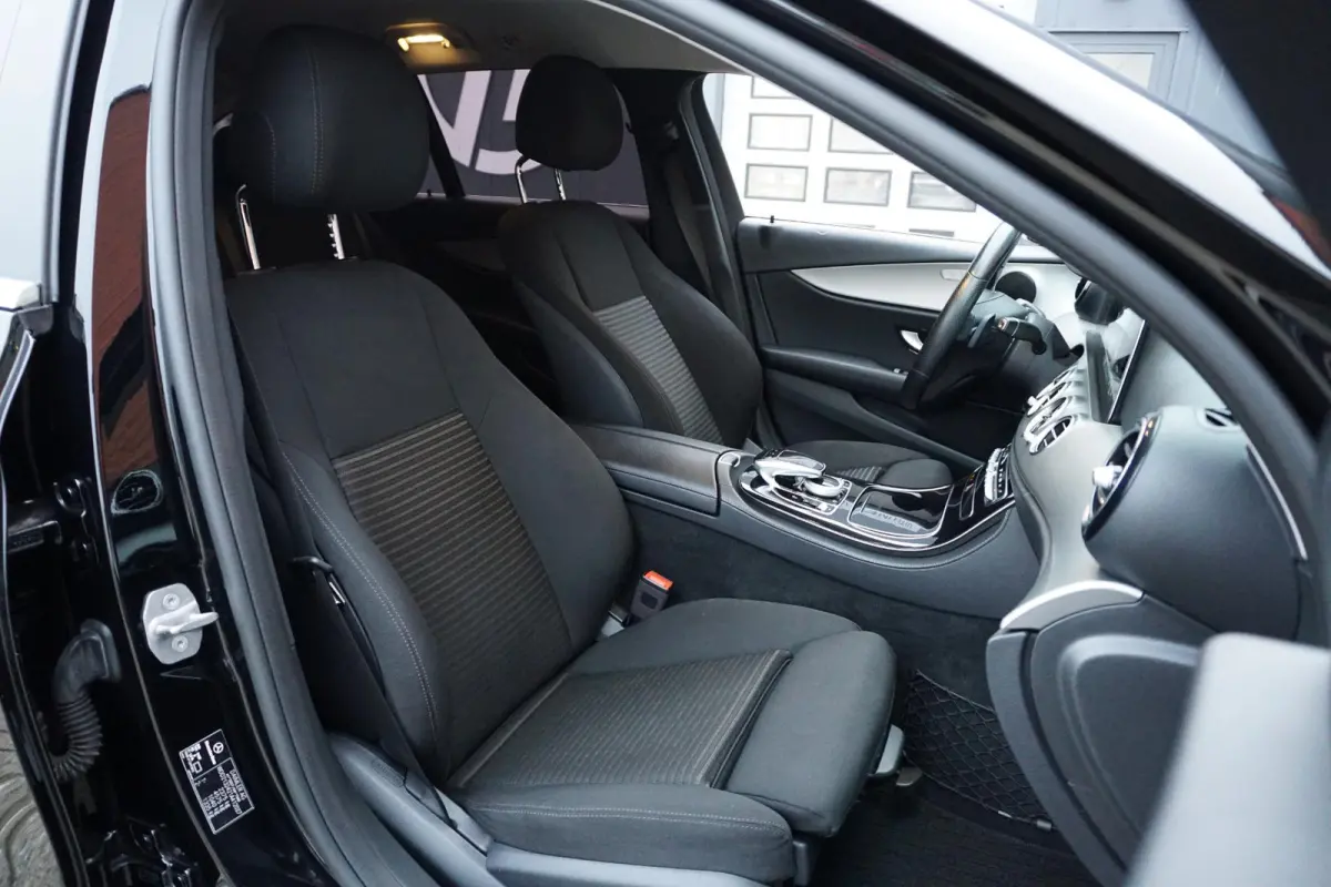 200 Premium *INCL. BTW* + CARPLAY / CAMERA / STOELVERWARMING