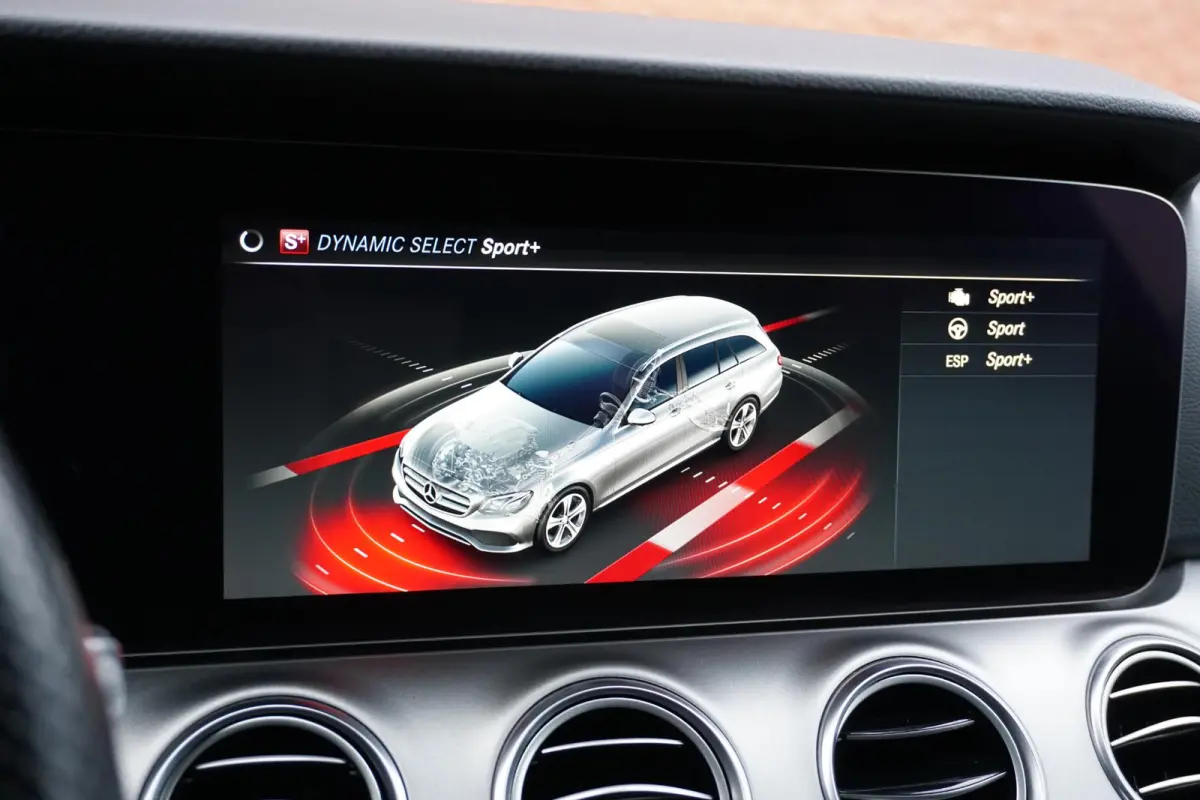 200 Premium *INCL. BTW* + CARPLAY / CAMERA / STOELVERWARMING