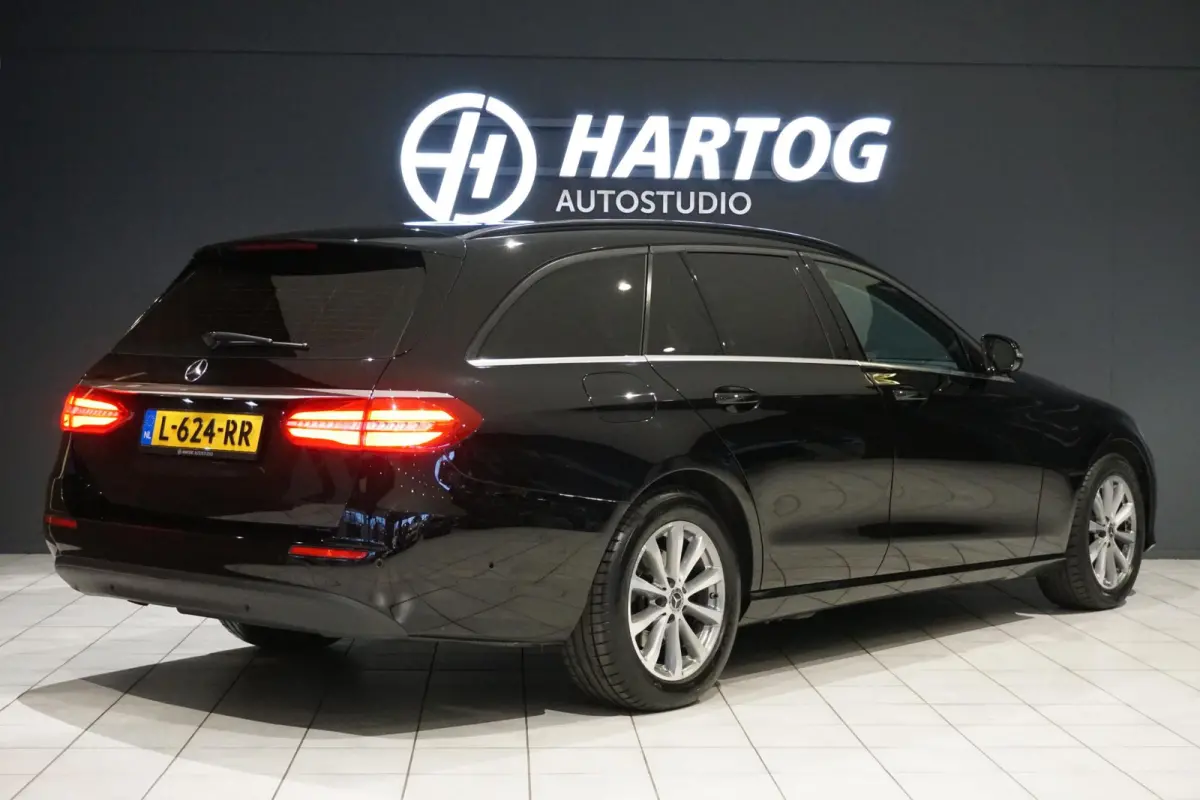 200 Premium *INCL. BTW* + CARPLAY / CAMERA / STOELVERWARMING