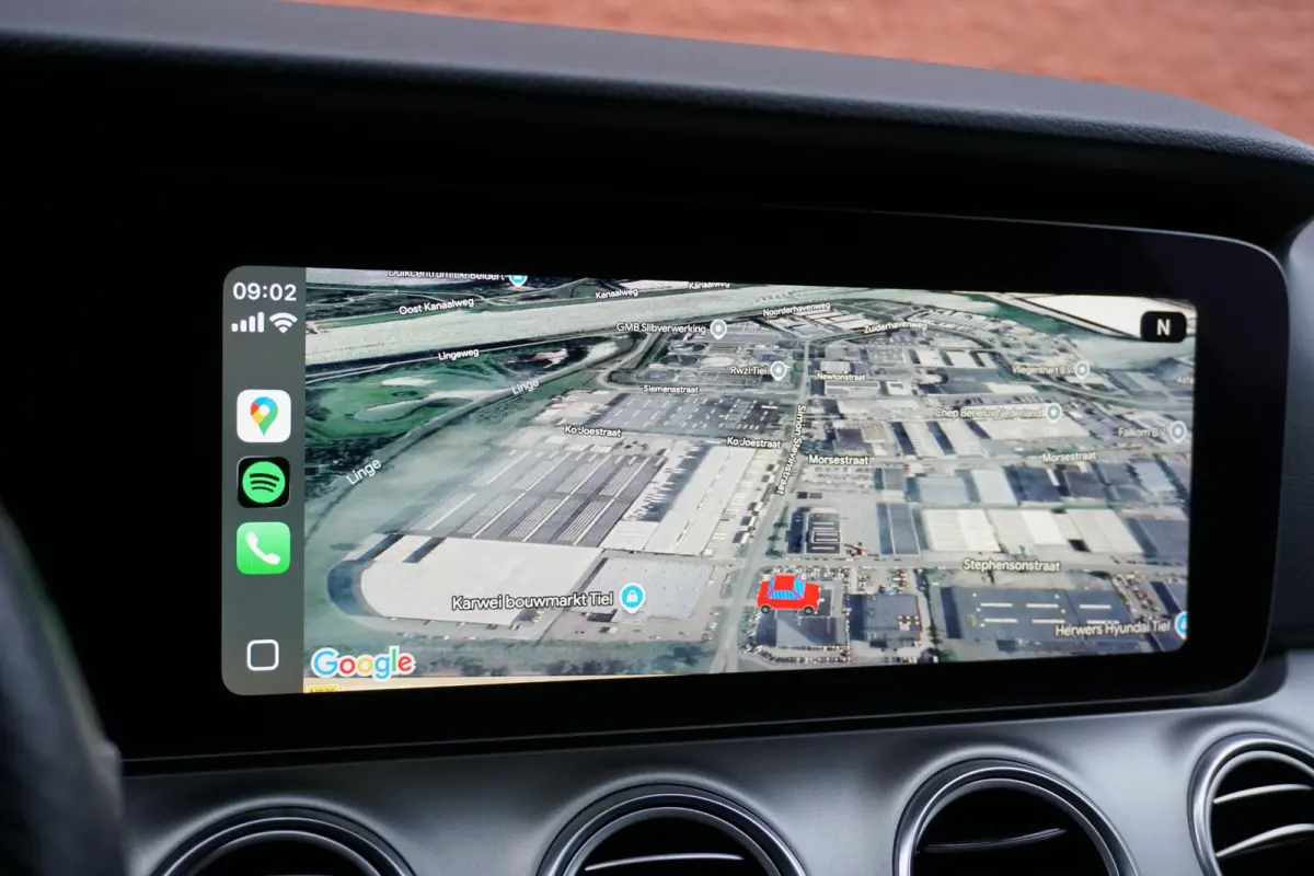 200 Premium *INCL. BTW* + CARPLAY / CAMERA / STOELVERWARMING