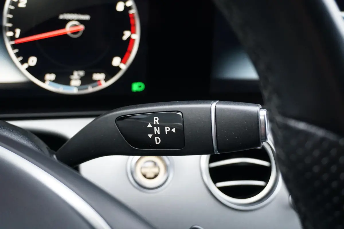 200 Premium *INCL. BTW* + CARPLAY / CAMERA / STOELVERWARMING