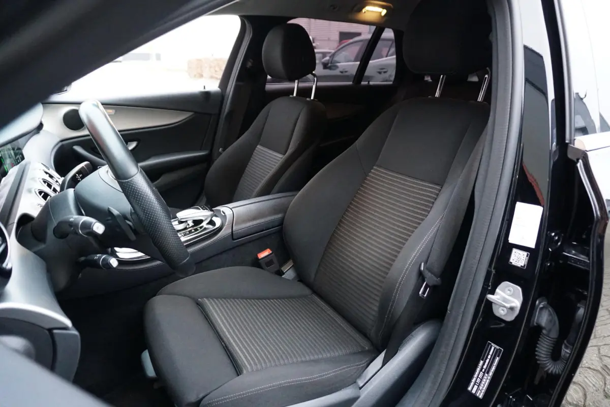 200 Premium *INCL. BTW* + CARPLAY / CAMERA / STOELVERWARMING