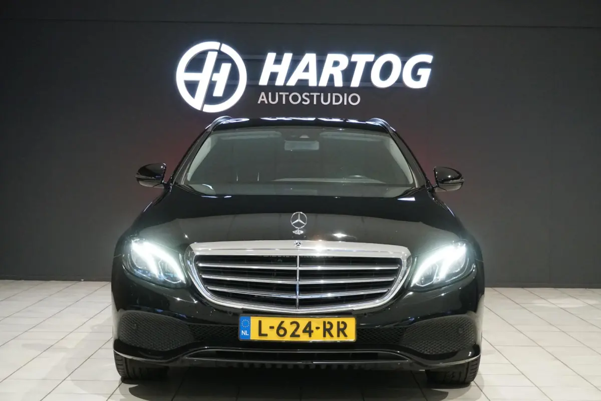 200 Premium *INCL. BTW* + CARPLAY / CAMERA / STOELVERWARMING