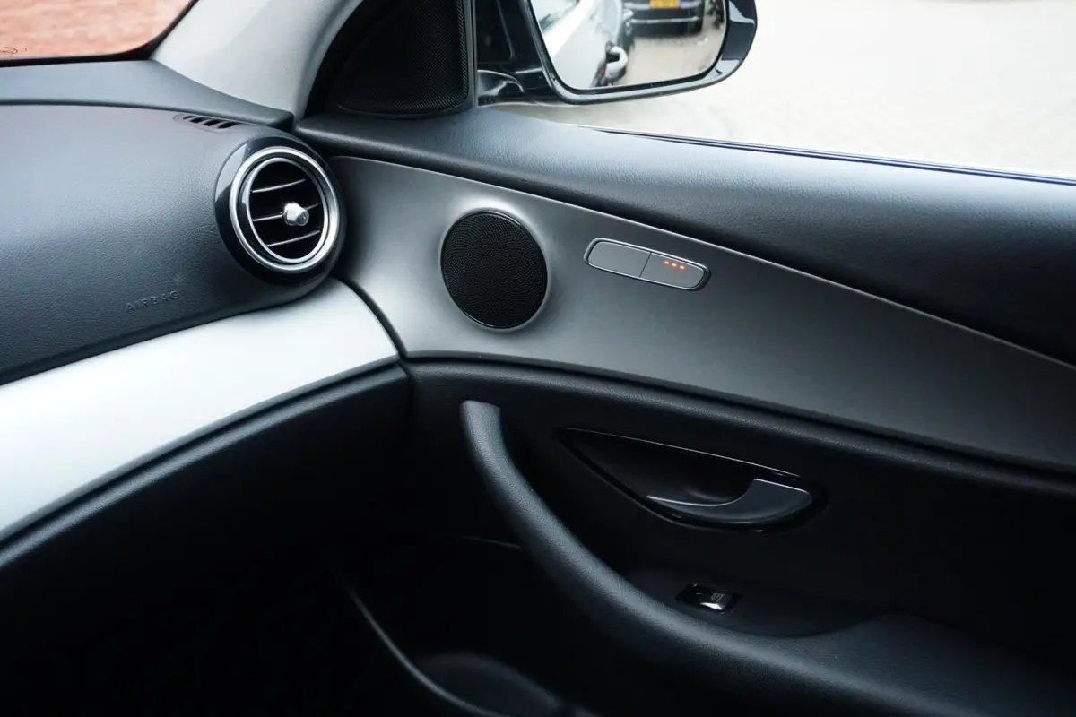 200 Premium *INCL. BTW* + CARPLAY / CAMERA / STOELVERWARMING
