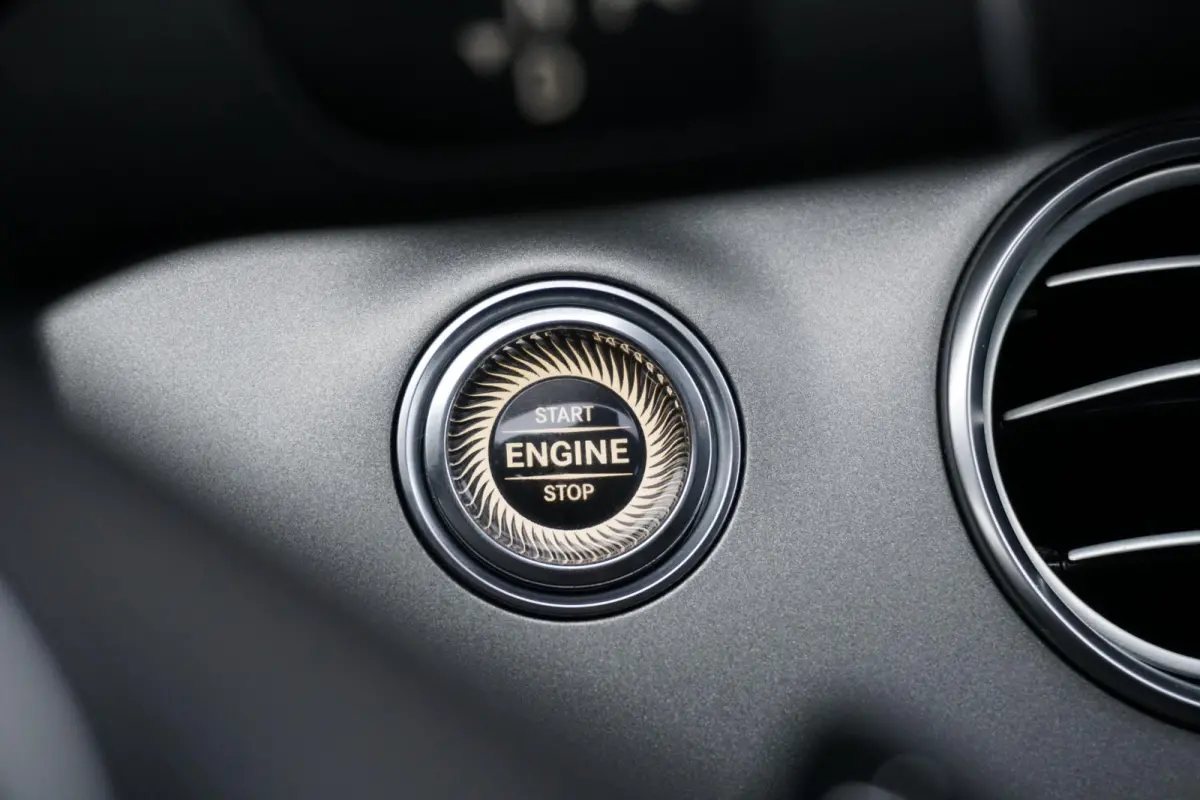 200 Premium *INCL. BTW* + CARPLAY / CAMERA / STOELVERWARMING