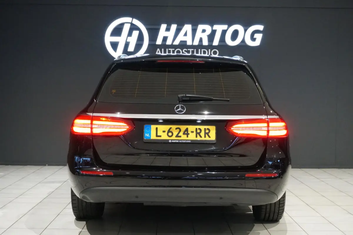 200 Premium *INCL. BTW* + CARPLAY / CAMERA / STOELVERWARMING