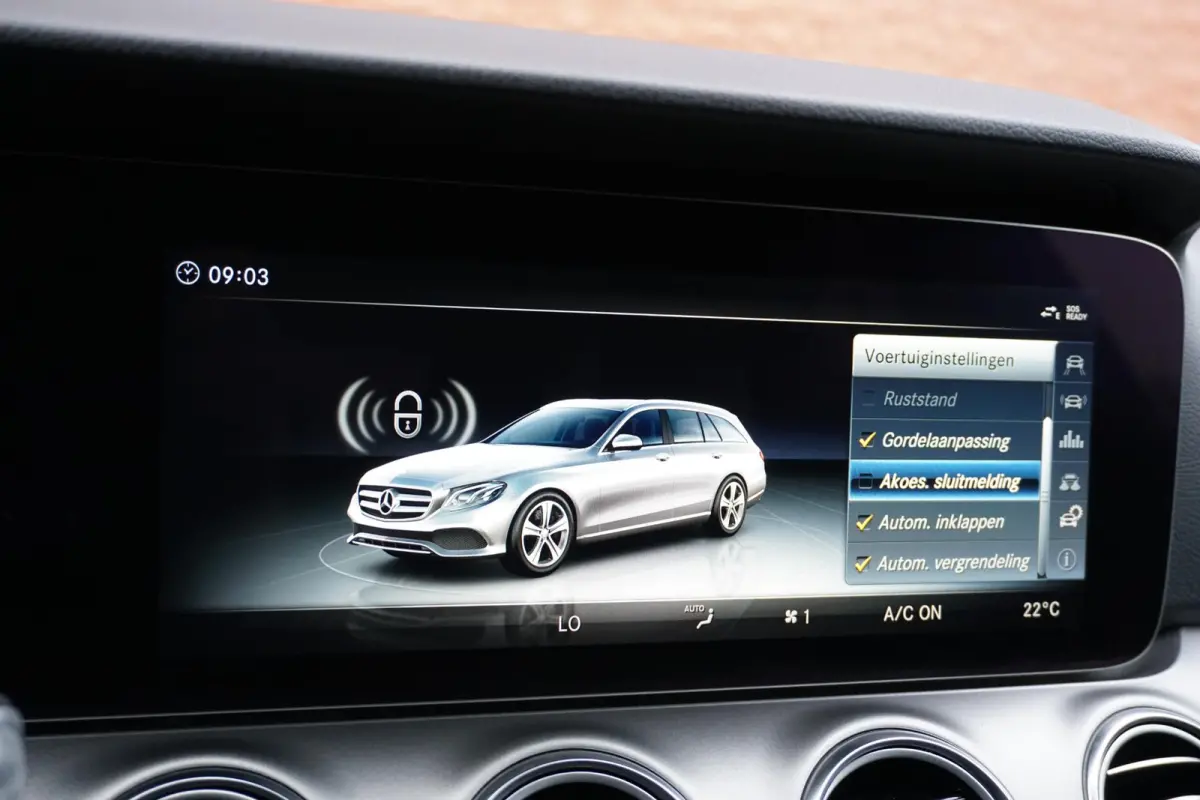 200 Premium *INCL. BTW* + CARPLAY / CAMERA / STOELVERWARMING