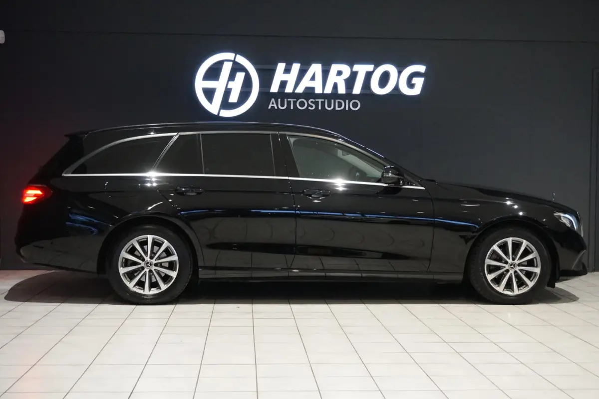 200 Premium *INCL. BTW* + CARPLAY / CAMERA / STOELVERWARMING