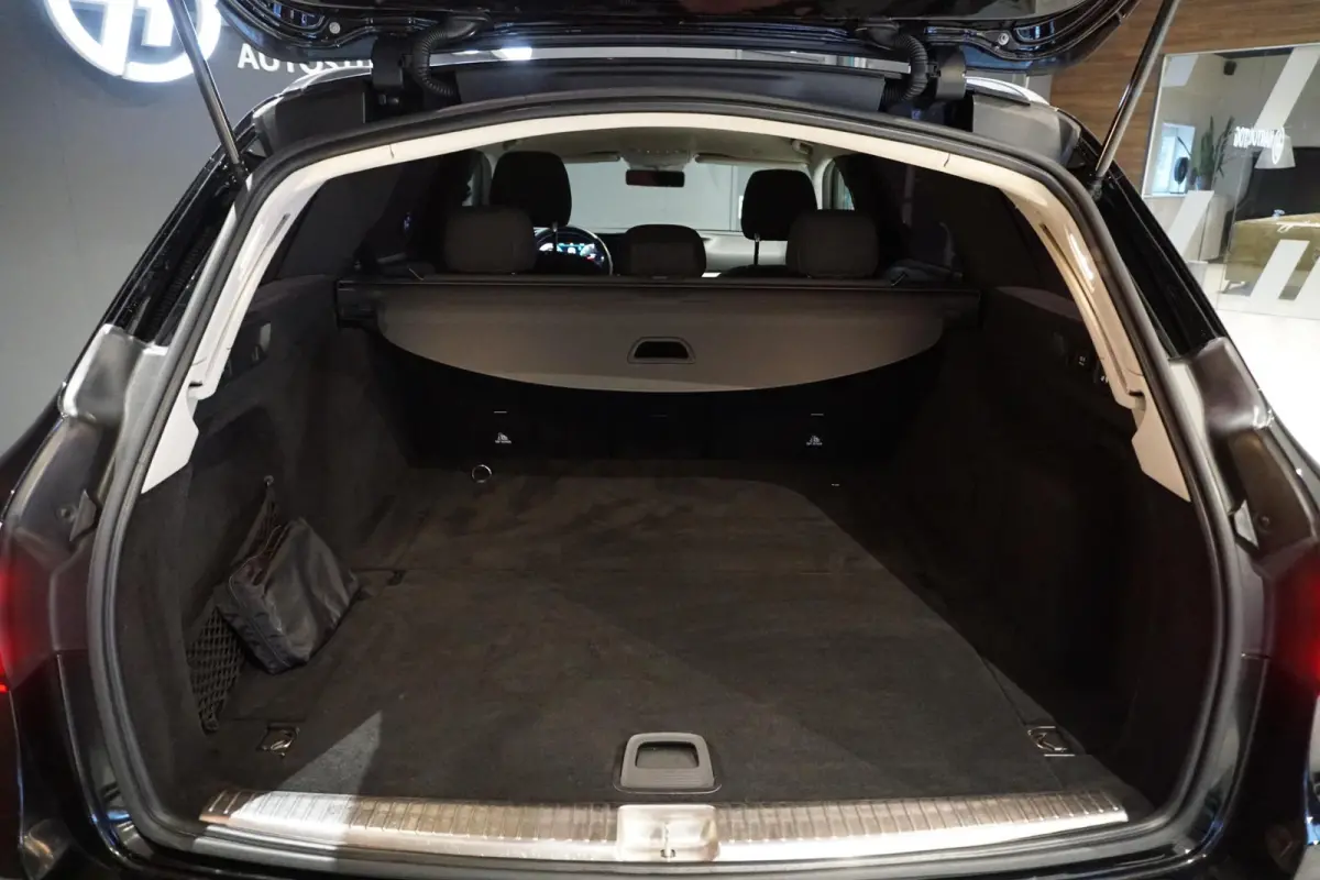 200 Premium *INCL. BTW* + CARPLAY / CAMERA / STOELVERWARMING
