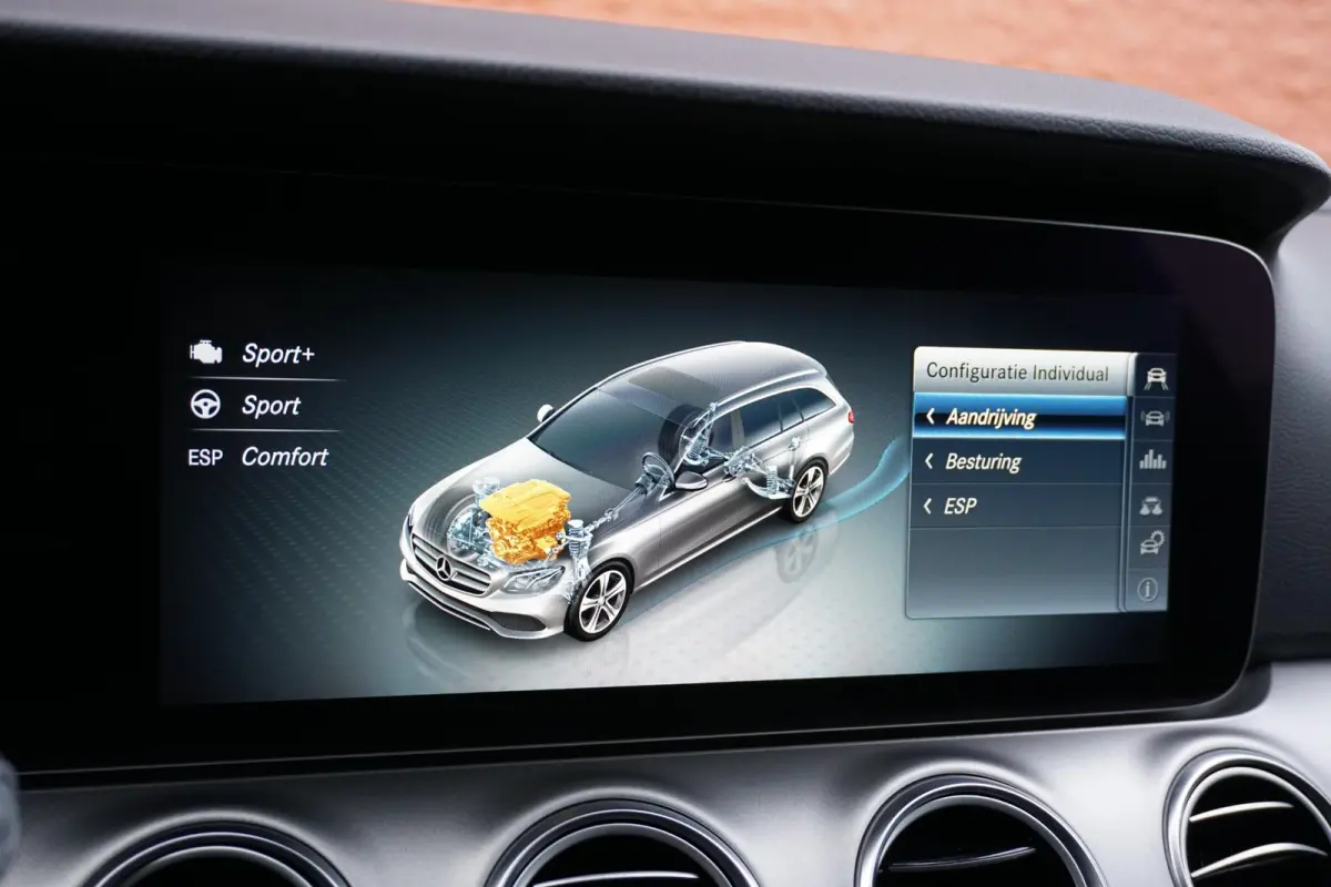 200 Premium *INCL. BTW* + CARPLAY / CAMERA / STOELVERWARMING