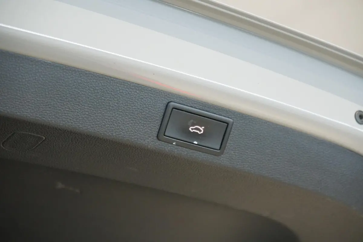 1.5 TSI ACT Sportline Business *EERSTE EIGENAAR* + KEYLESS / CAMERA / CANTON AUDIO / TREKHAAK