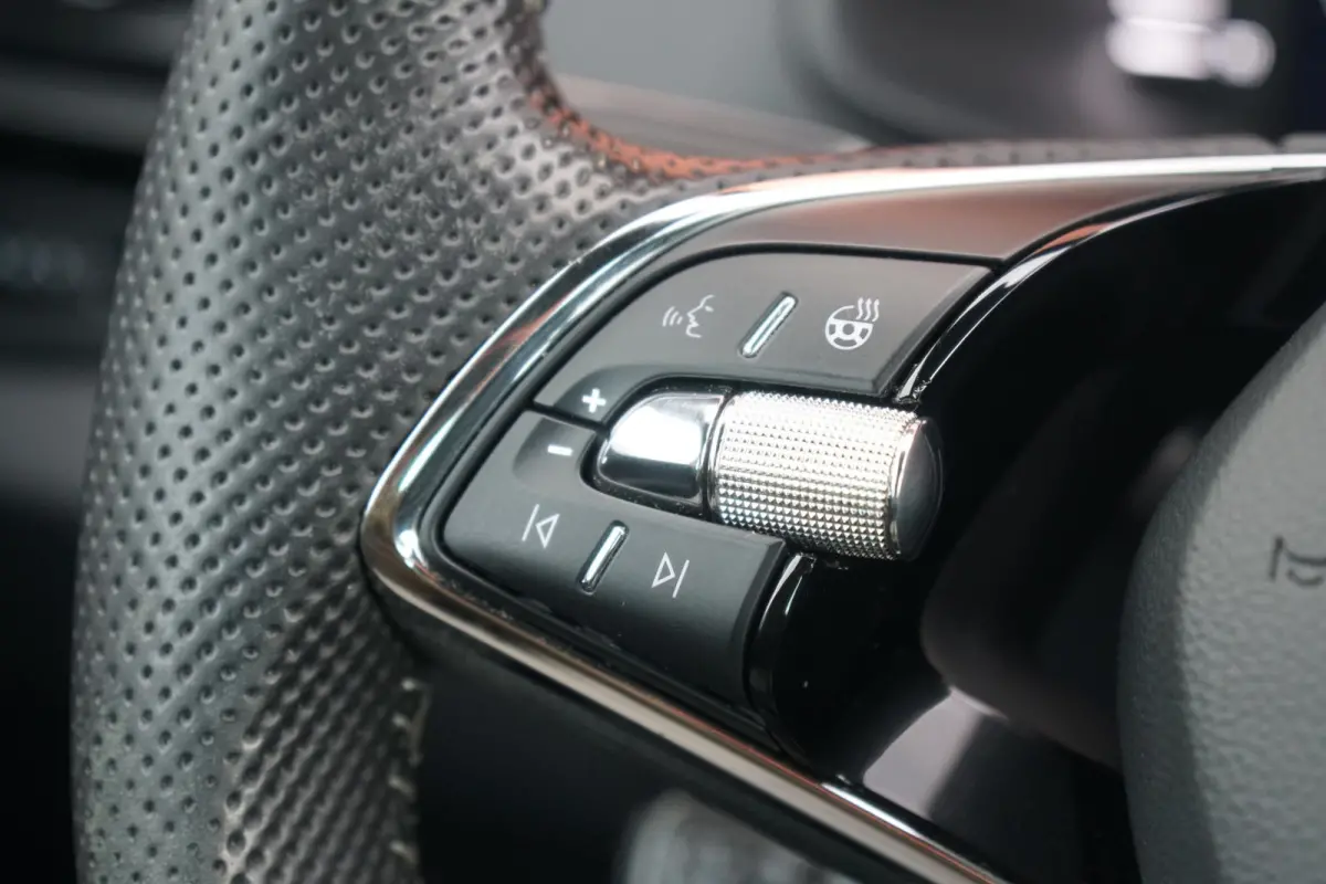 1.5 TSI ACT Sportline Business *EERSTE EIGENAAR* + KEYLESS / CAMERA / CANTON AUDIO / TREKHAAK