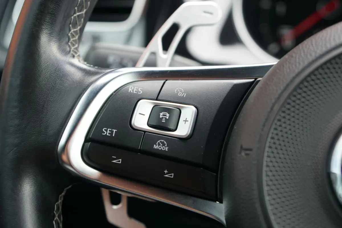 2.0 TDI GTD *INCL BTW* DSG / LEDER / CAMERA / LED / CARPLAY / ACC