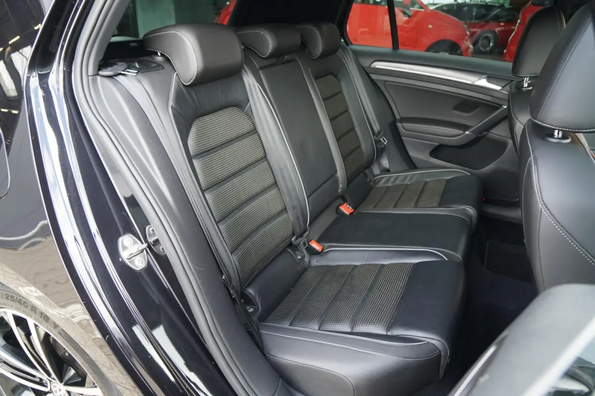 2.0 TDI GTD *INCL BTW* DSG / LEDER / CAMERA / LED / CARPLAY / ACC
