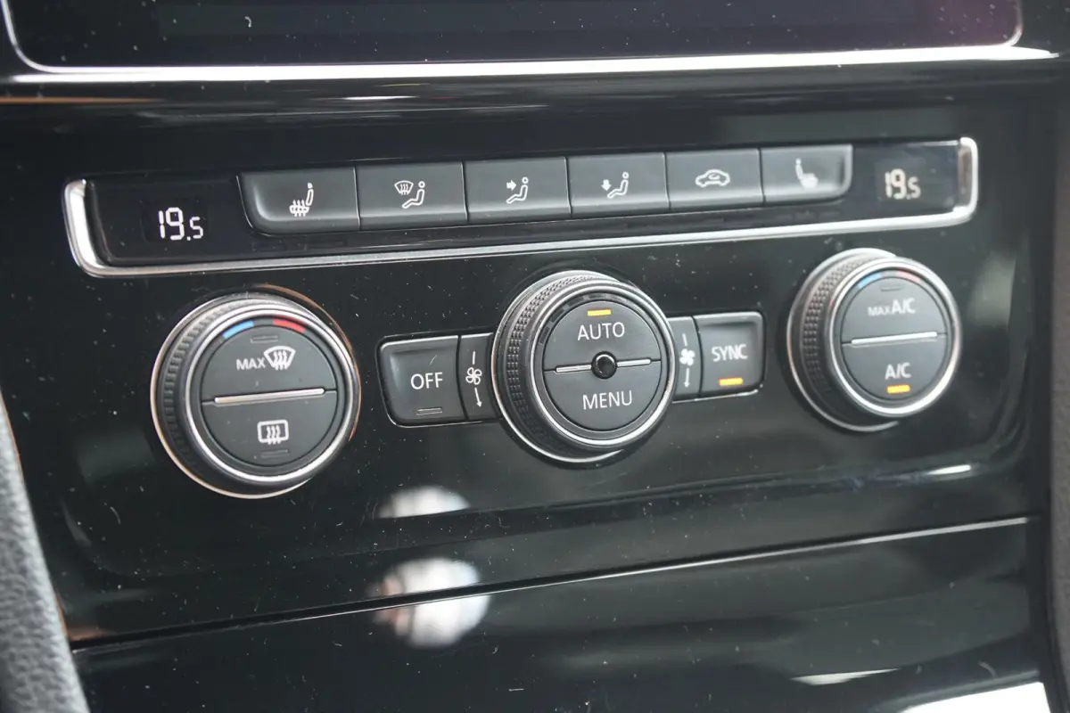 2.0 TDI GTD *INCL BTW* DSG / LEDER / CAMERA / LED / CARPLAY / ACC