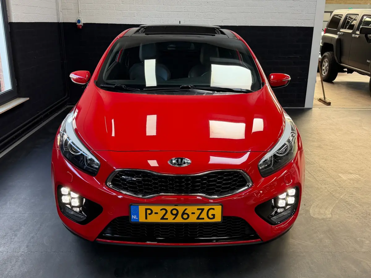 Pro_cee'd 1.6 T-GDi GT | 204PK | Pano | Alcantara | Stoelverwarming | DAB | Climate