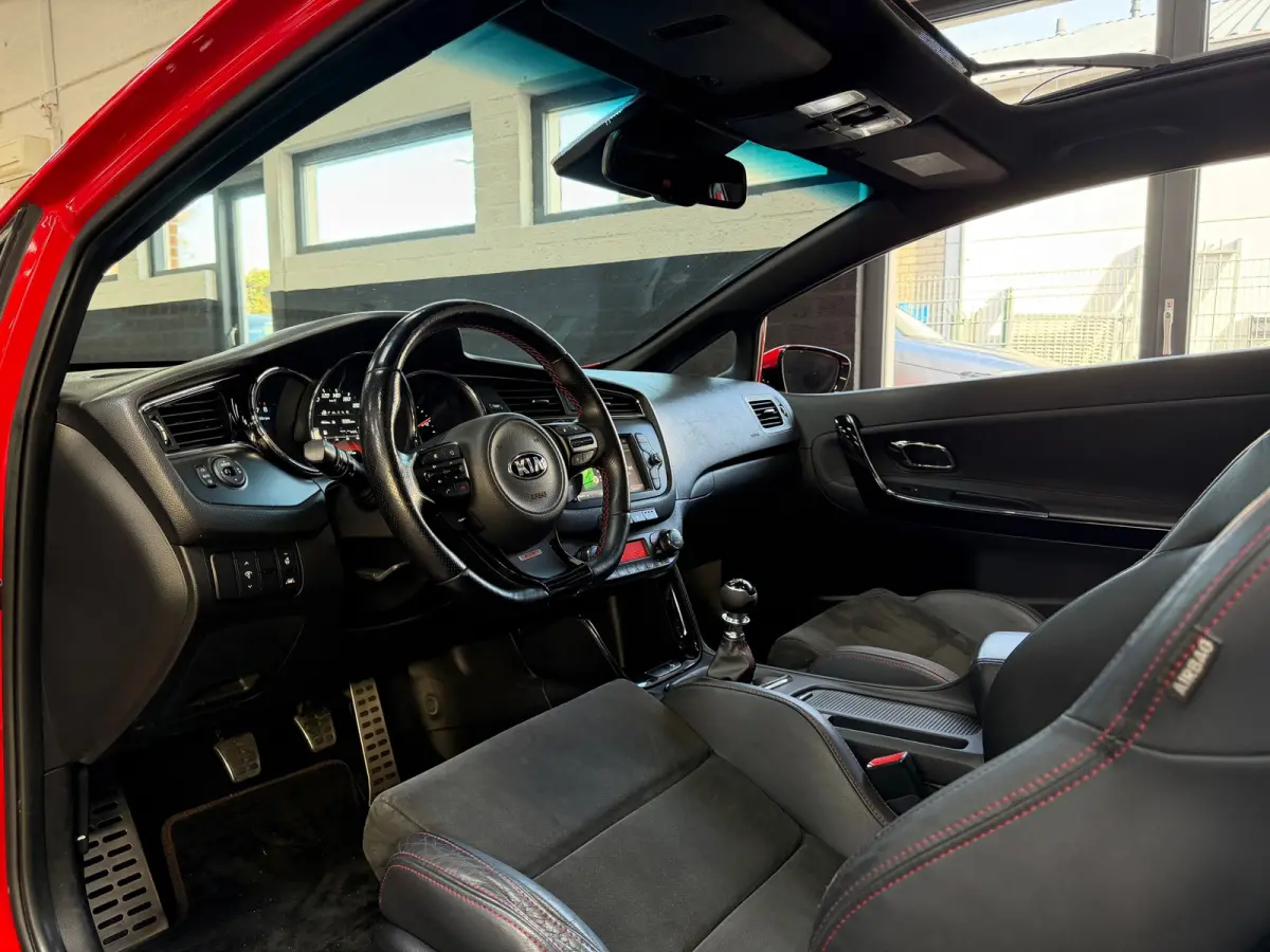 Pro_cee'd 1.6 T-GDi GT | 204PK | Pano | Alcantara | Stoelverwarming | DAB | Climate