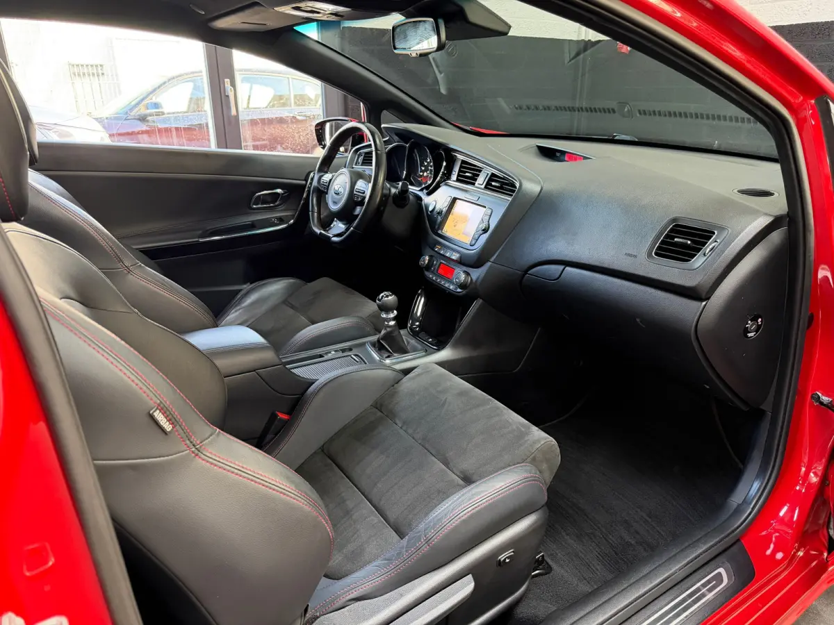 Pro_cee'd 1.6 T-GDi GT | 204PK | Pano | Alcantara | Stoelverwarming | DAB | Climate