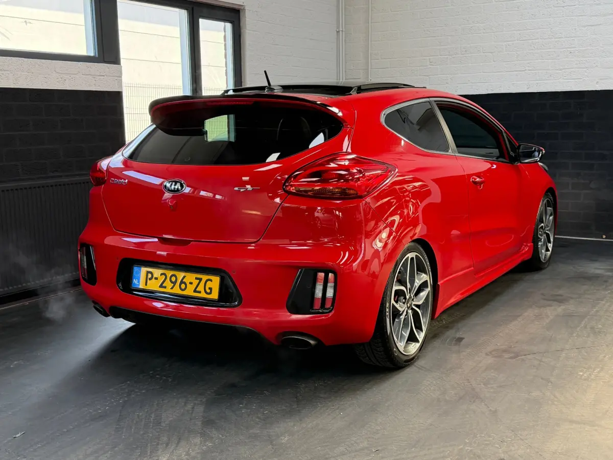 Pro_cee'd 1.6 T-GDi GT | 204PK | Pano | Alcantara | Stoelverwarming | DAB | Climate