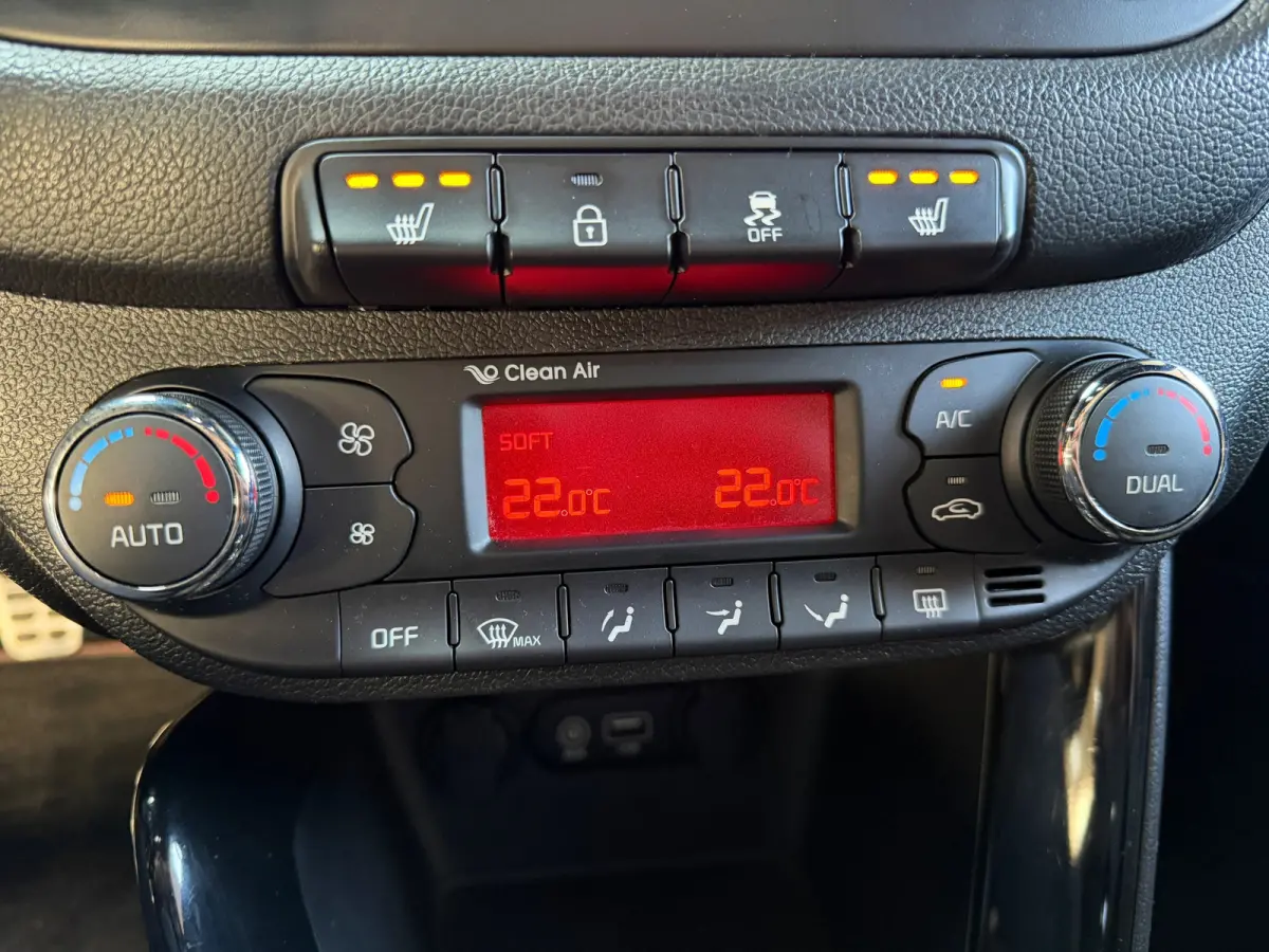 Pro_cee'd 1.6 T-GDi GT | 204PK | Pano | Alcantara | Stoelverwarming | DAB | Climate
