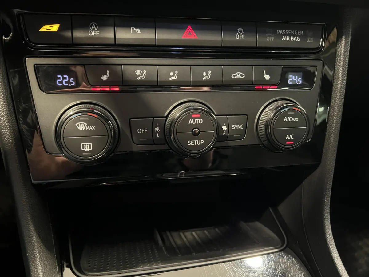 2.0 TSI CUPRA | 290PK! | Navigatie/Android/Apple Carplay | Stoelverwarming | PDC V+A | Cruise Control | Achteruitrijcamera | LMV 19"
