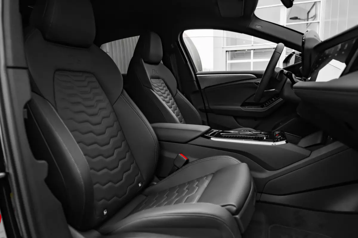 S edition, A6 e-tron (2025) | Audi smartphone interface | Comfortsleutel | Elektrisch instelbare voorstoelen