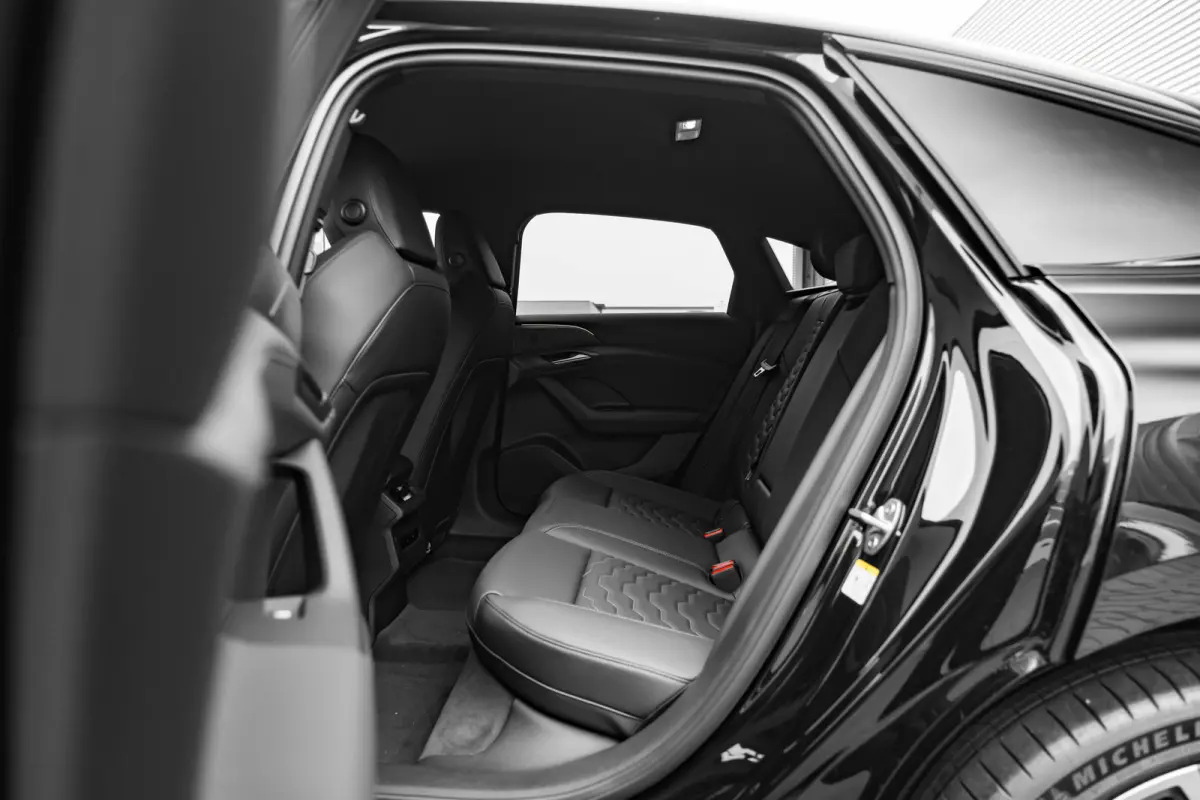 S edition, A6 e-tron (2025) | Audi smartphone interface | Comfortsleutel | Elektrisch instelbare voorstoelen