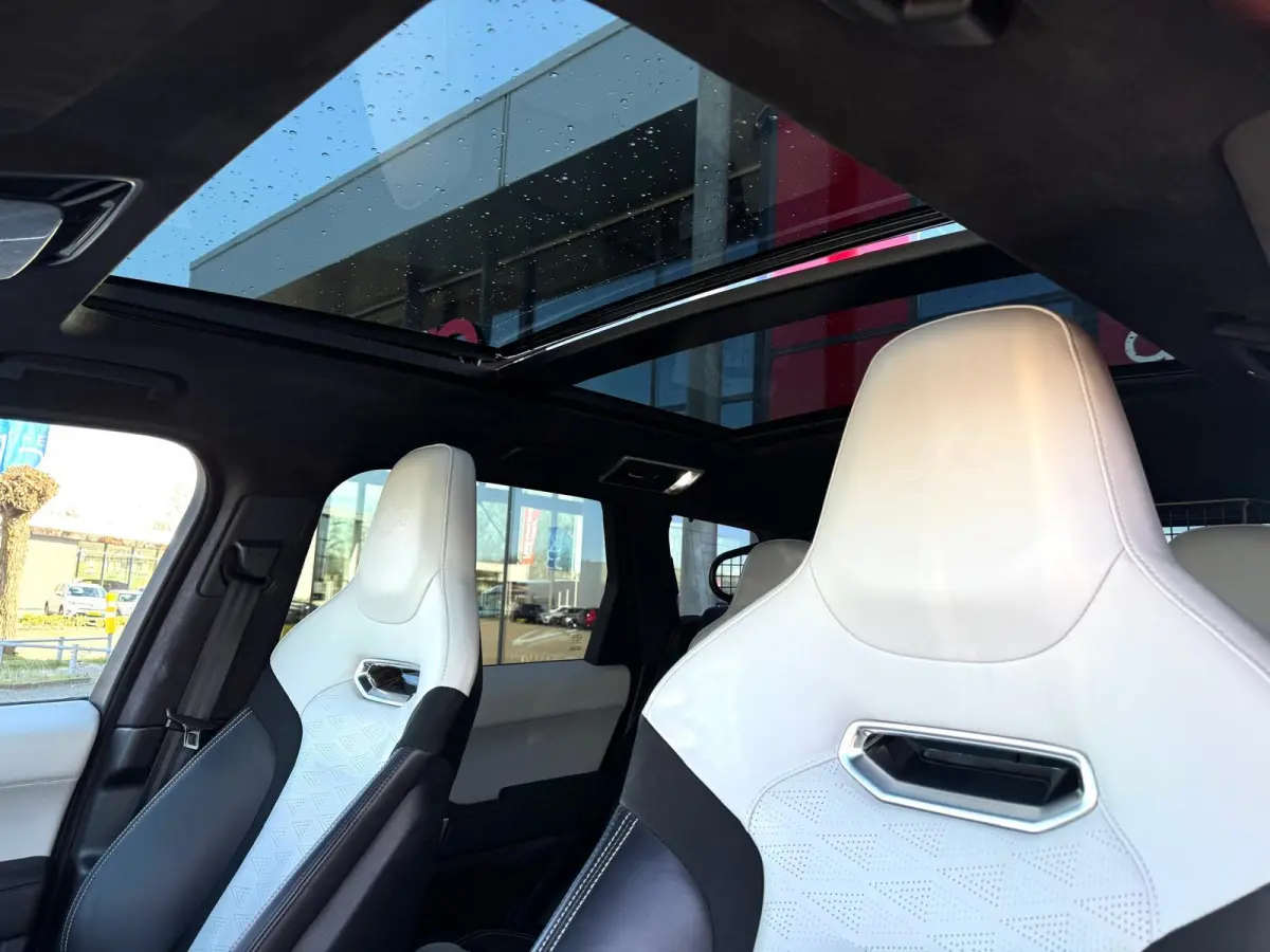 P575 SVR Full | Panorama | Carbon | Stoelverkoeling | Luchtvering | Alcantara hemel | BTW