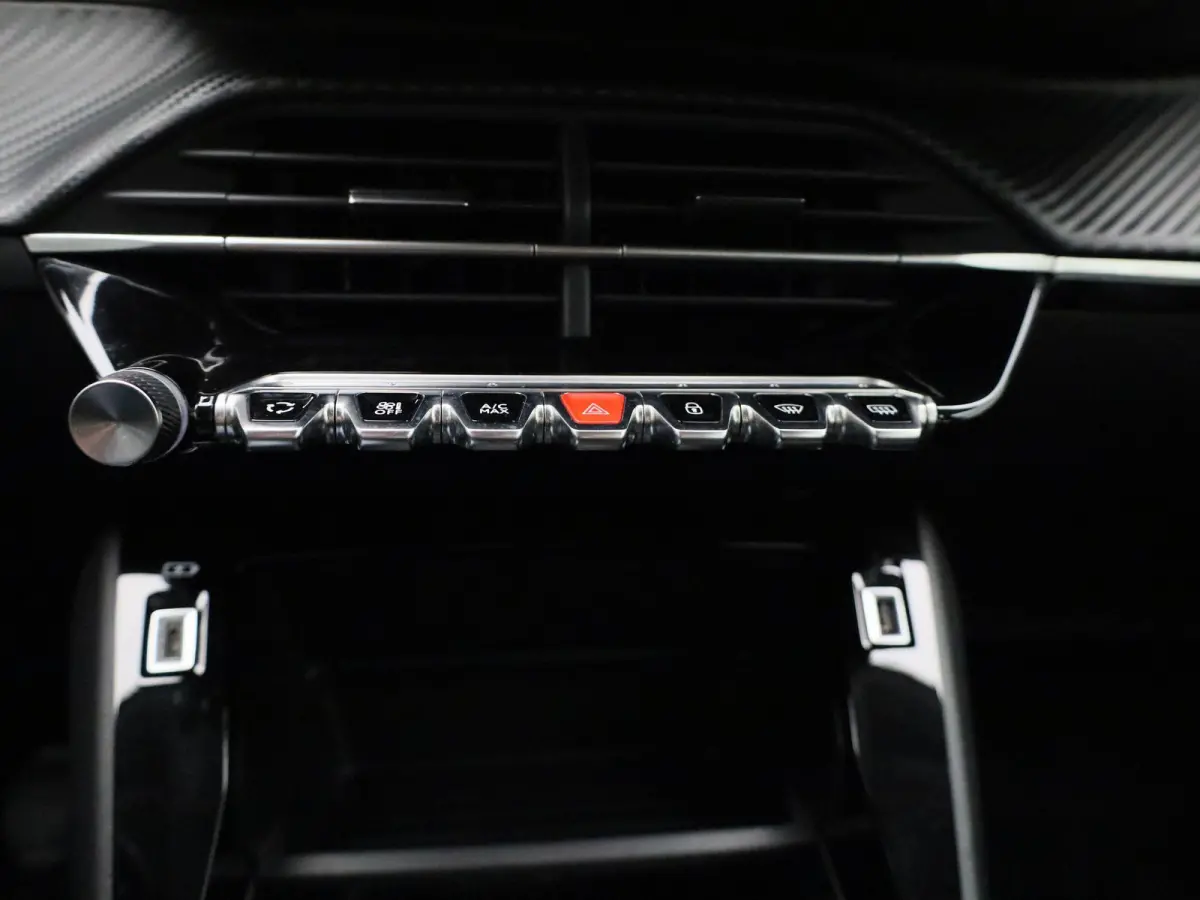 1.2 PureTech Active Pack | Airco | Navigatie | Parkeersensoren | Apple Carplay/Android Auto |