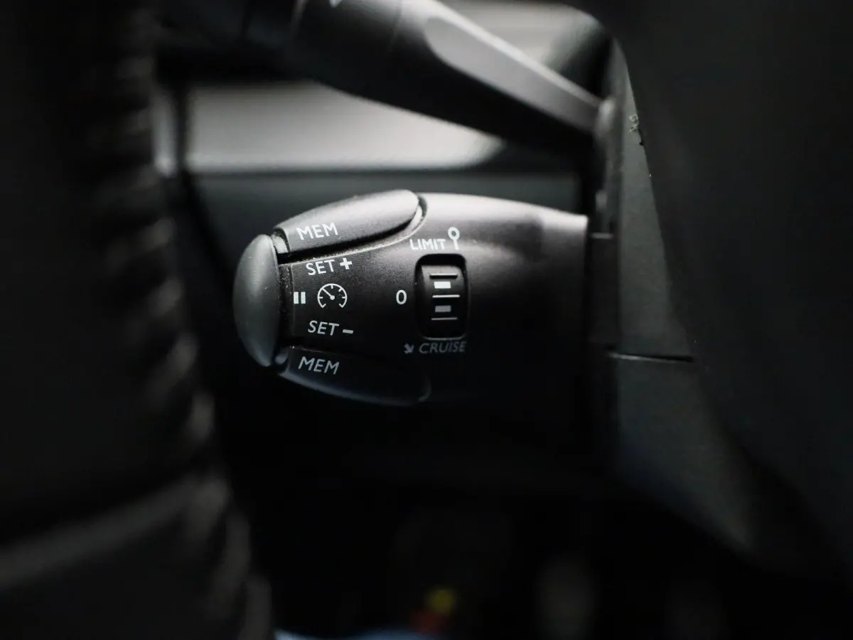 1.2 PureTech Active Pack | Airco | Navigatie | Parkeersensoren | Apple Carplay/Android Auto |