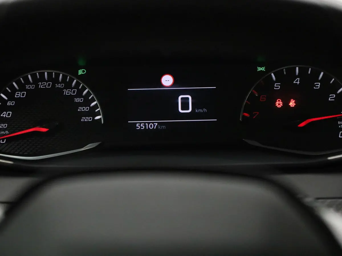 1.2 PureTech Active Pack | Airco | Navigatie | Parkeersensoren | Apple Carplay/Android Auto |