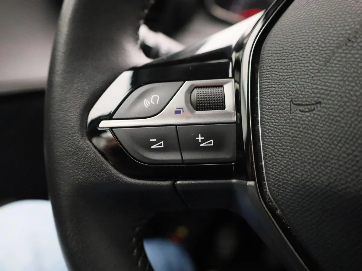 1.2 PureTech Active Pack | Airco | Navigatie | Parkeersensoren | Apple Carplay/Android Auto |