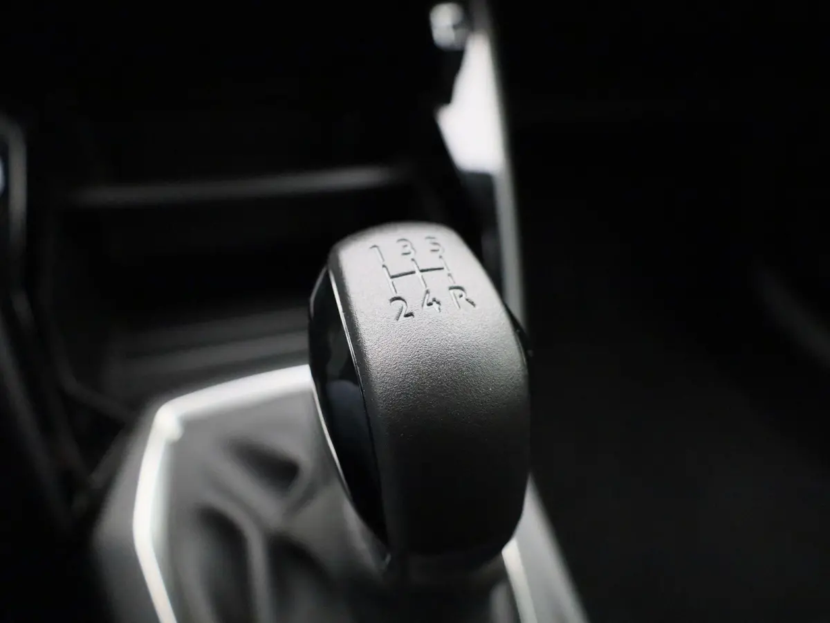1.2 PureTech Active Pack | Airco | Navigatie | Parkeersensoren | Apple Carplay/Android Auto |