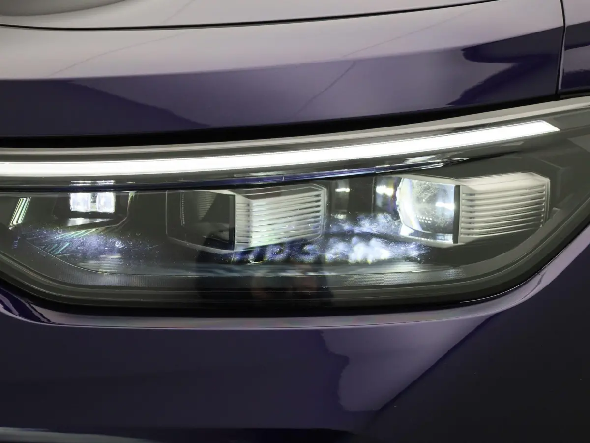 1.5 eHybrid R-Line Edition 272 PK| SoH 100% | Panorama Dak | Trekhaak | Navigatie + (Groot Scherm) | Head-Up Display | Stoelverwarming | Stuurwielverwarming