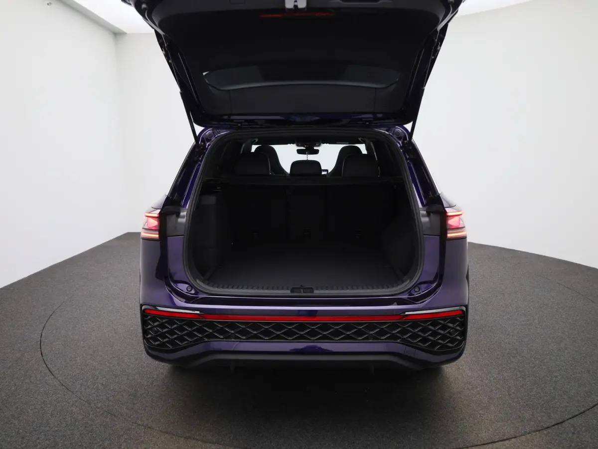 1.5 eHybrid R-Line Edition 272 PK| SoH 100% | Panorama Dak | Trekhaak | Navigatie + (Groot Scherm) | Head-Up Display | Stoelverwarming | Stuurwielverwarming