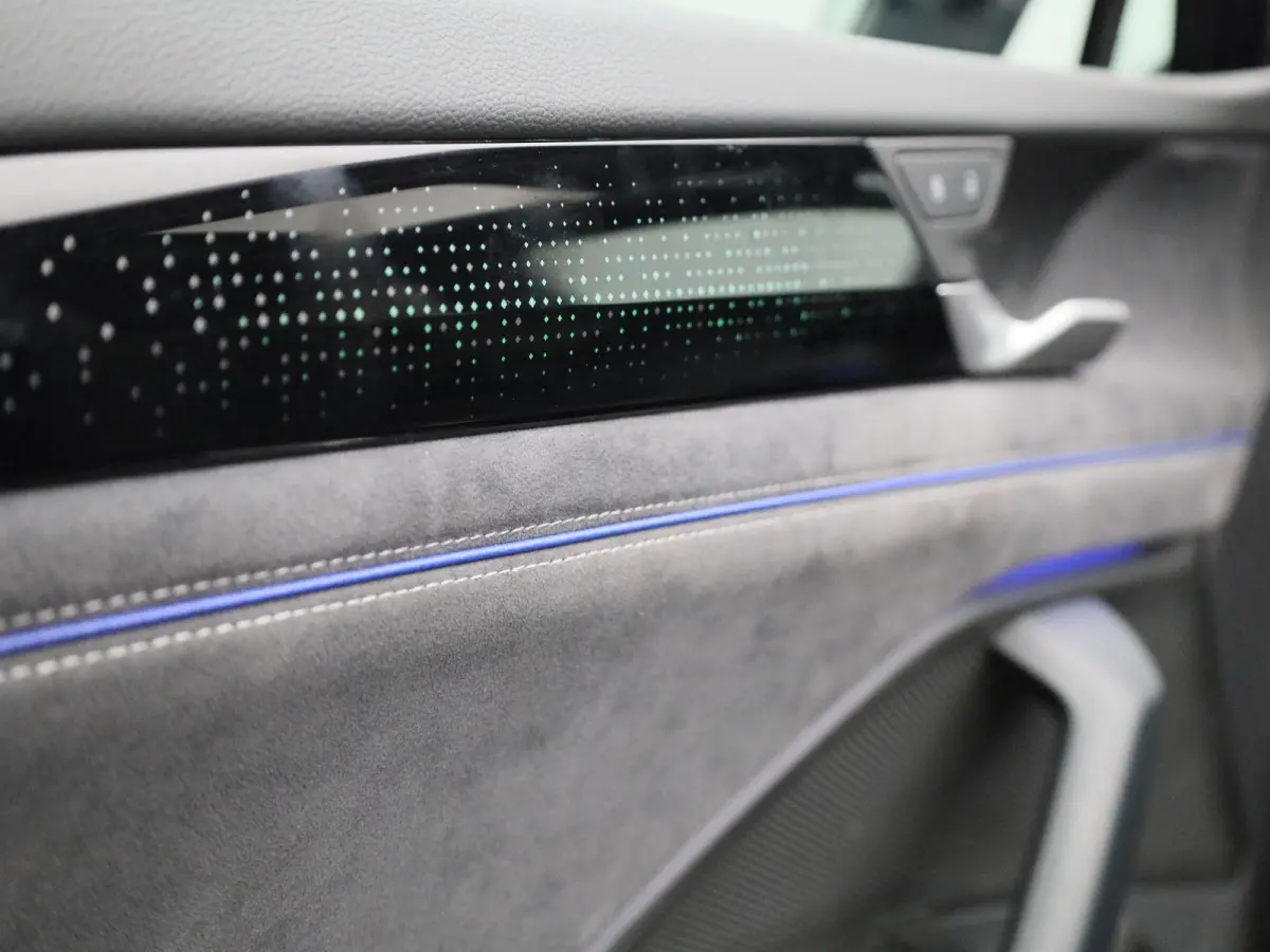 1.5 eHybrid R-Line Edition 272 PK| SoH 100% | Panorama Dak | Trekhaak | Navigatie + (Groot Scherm) | Head-Up Display | Stoelverwarming | Stuurwielverwarming
