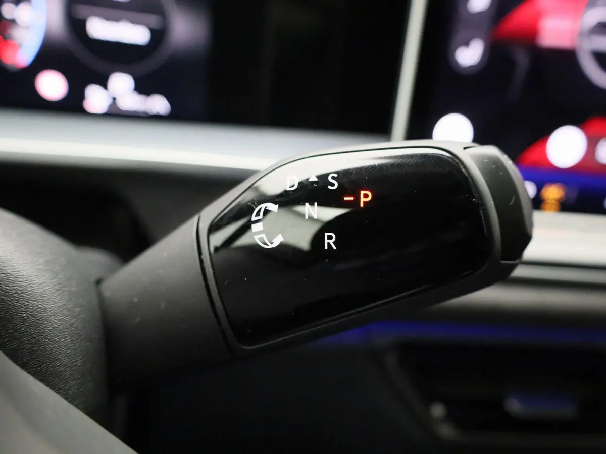 1.5 eHybrid R-Line Edition 272 PK| SoH 100% | Panorama Dak | Trekhaak | Navigatie + (Groot Scherm) | Head-Up Display | Stoelverwarming | Stuurwielverwarming