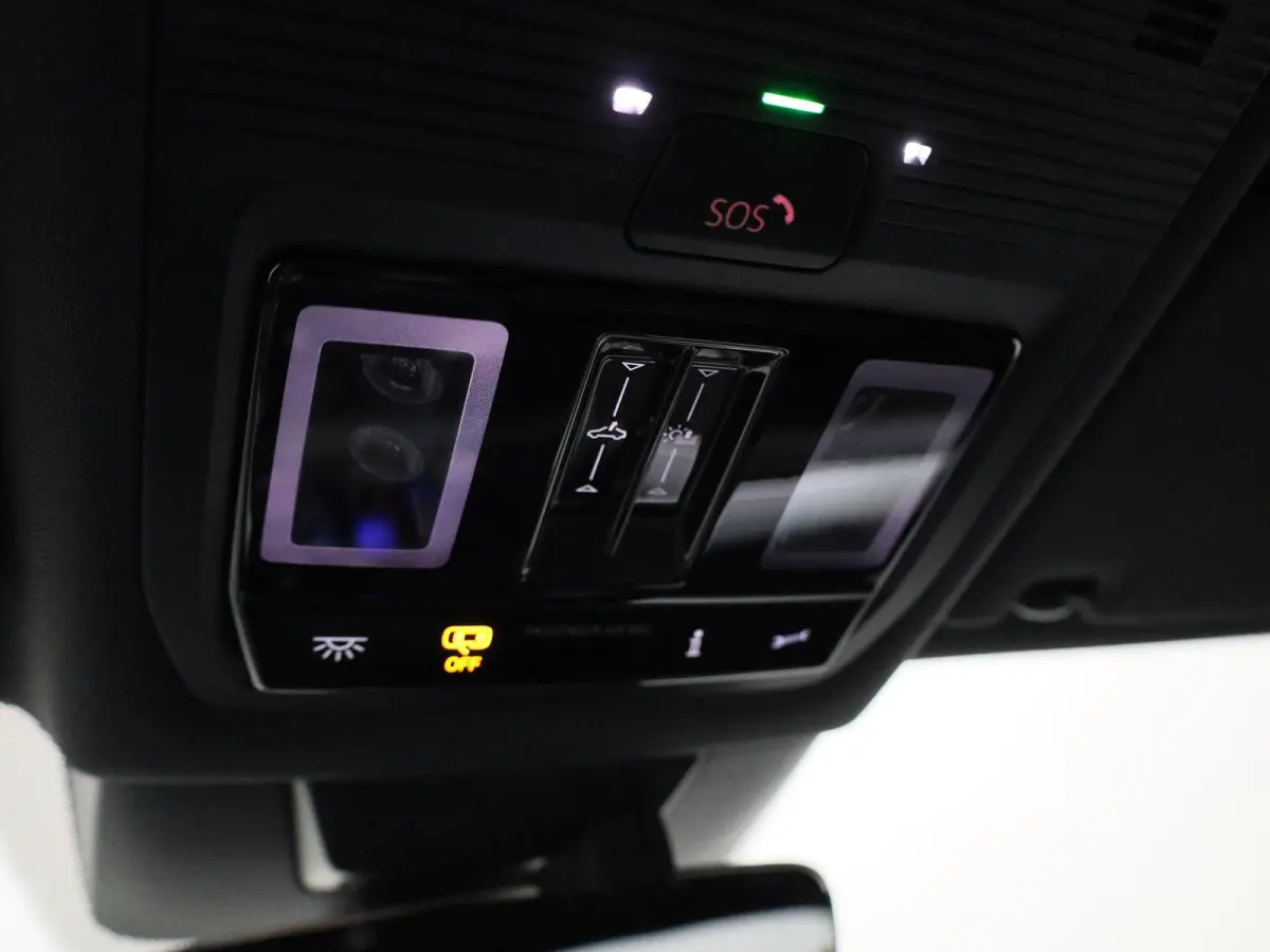 1.5 eHybrid R-Line Edition 272 PK| SoH 100% | Panorama Dak | Trekhaak | Navigatie + (Groot Scherm) | Head-Up Display | Stoelverwarming | Stuurwielverwarming