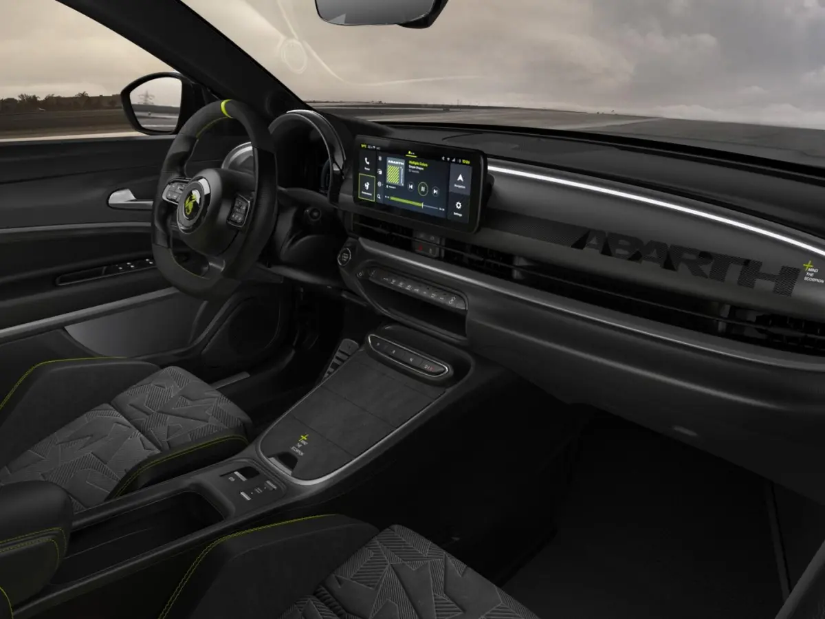 Competizione 54 kWh | Clima | Adapt. Cruise | Alcantara | Camera | Apple Carplay | Elektr. A-Klep | BSM | Keyless| 20" | Sperdifferentieel | Winter Pack