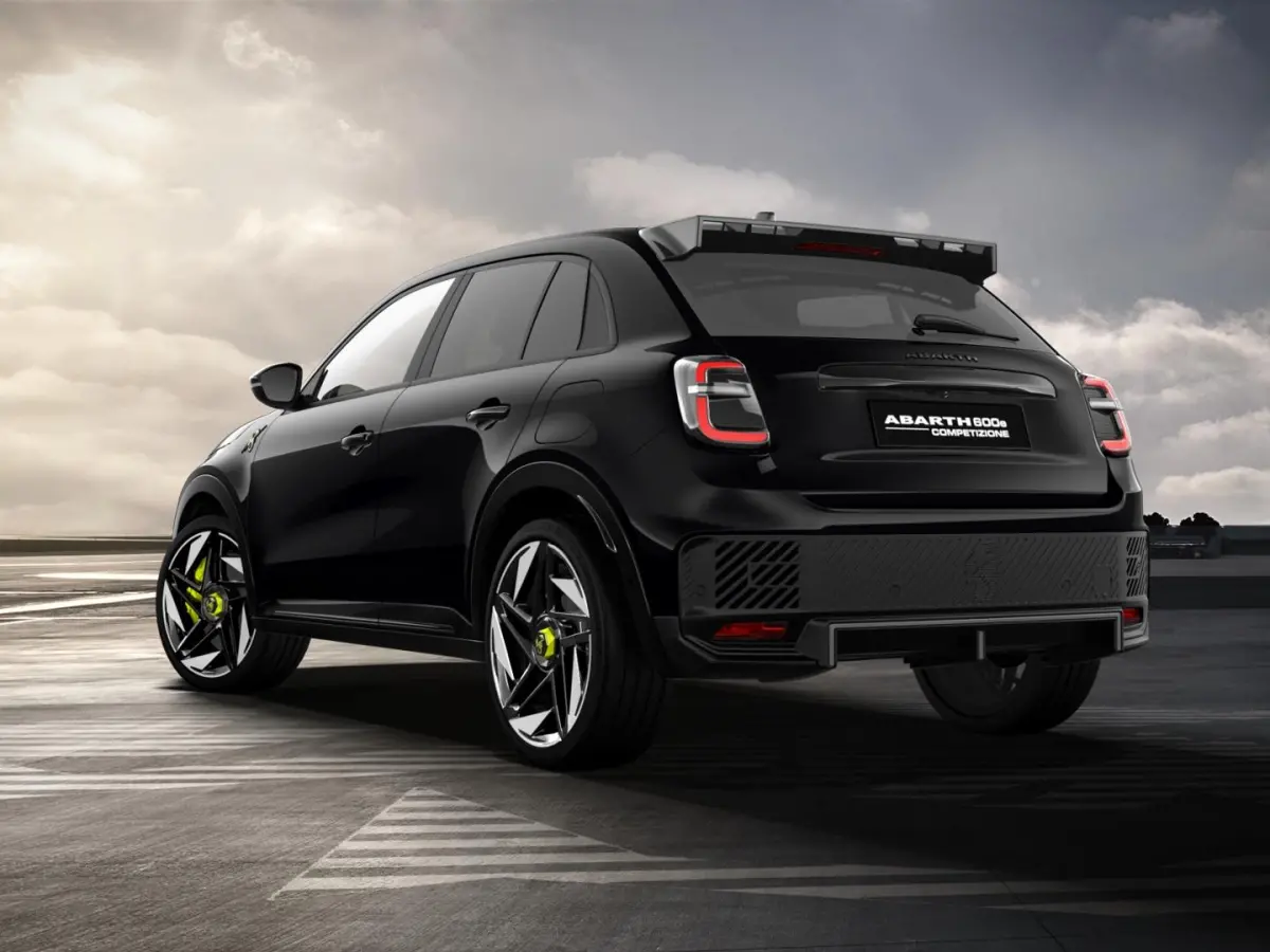 Competizione 54 kWh | Clima | Adapt. Cruise | Alcantara | Camera | Apple Carplay | Elektr. A-Klep | BSM | Keyless| 20" | Sperdifferentieel | Winter Pack