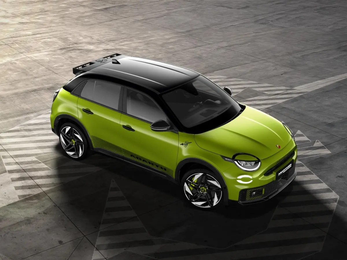 Competizione 54 kWh | Clima | Adapt. Cruise | Alcantara | Camera | Apple Carplay | Elektr. A-Klep | BSM | Keyless| 20" | Sperdifferentieel | Winter Pack